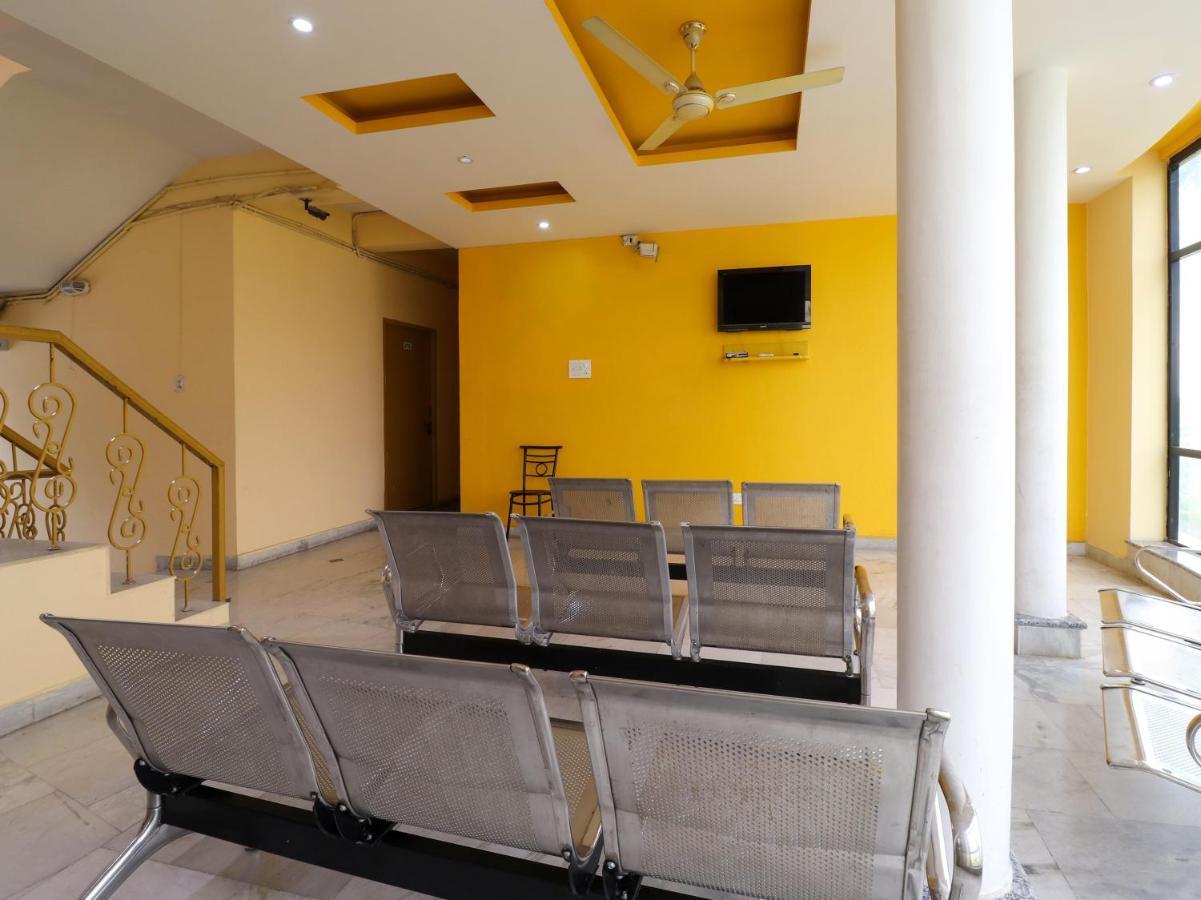 Spot On 82236 Aryan Home Stay Jhājra Exterior foto